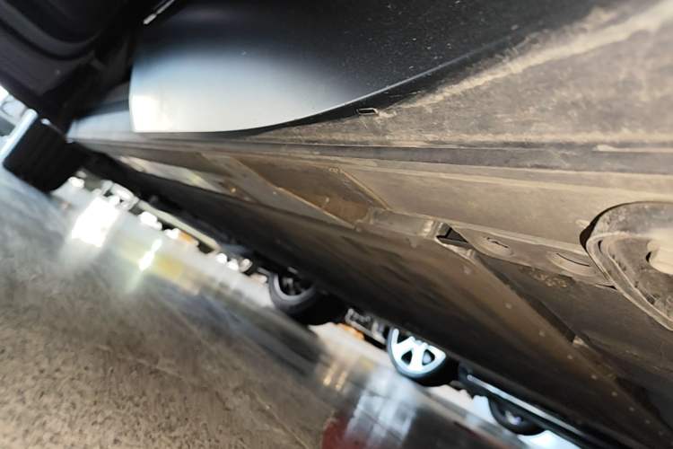 Used Nio ES8 2023 75 kWh Left Side Sill