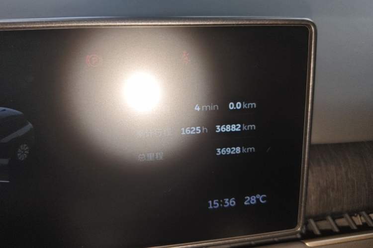 Used Nio ES8 2023 75 kWh Odometer Close Up