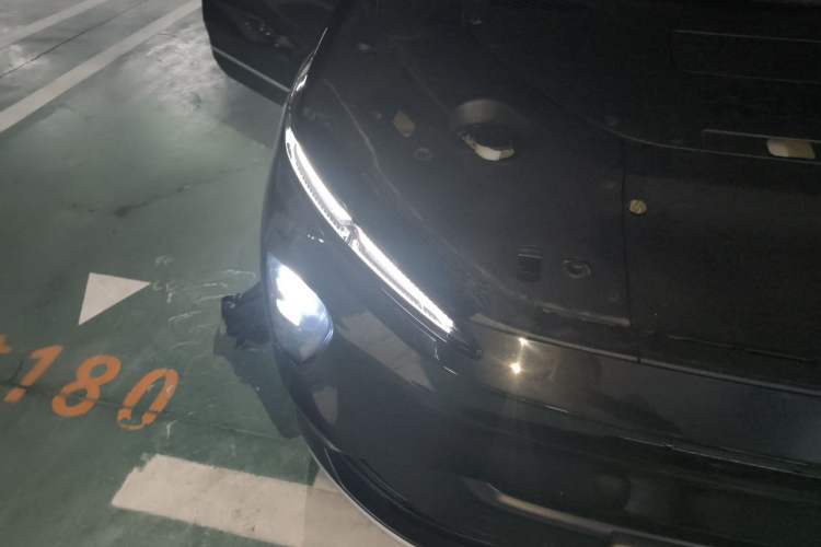 Used Nio ES8 2023 75 kWh Executive Edition Right Front Headlight