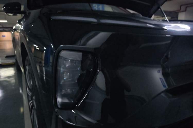 Used Nio ES8 2023 75 kWh Right Front Headlight