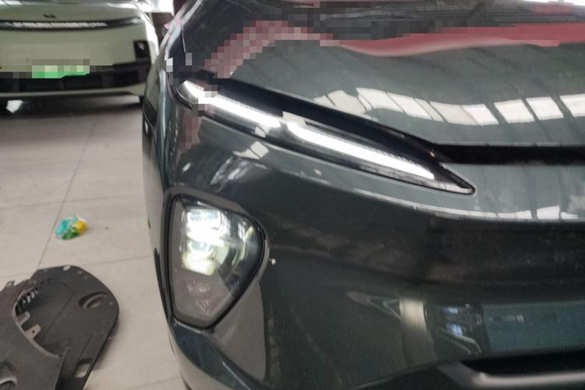 Used Nio ES8 2023 75 kWh Right Front Headlight