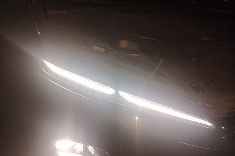 Used Nio ES8 2023 75 kWh Executive Edition Right Front Headlight