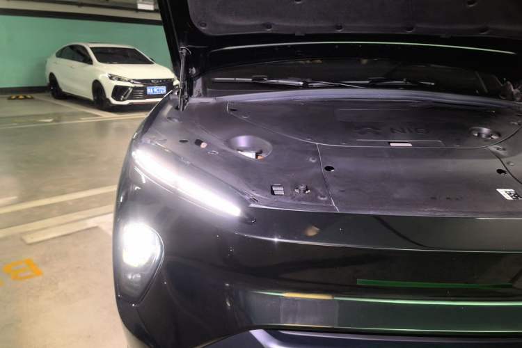 Used Nio ES8 2023 75 kWh Executive Edition Right Front Headlight