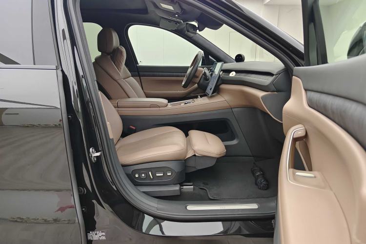 Used Nio ES8 2023 75 kWh Executive Edition Right Front Seat