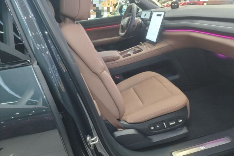 Used Nio ES8 2023 75 kWh Right Front Seat