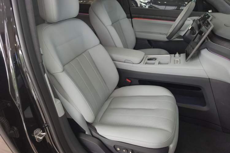 Used Nio ES8 2023 75 kWh Right Front Seat