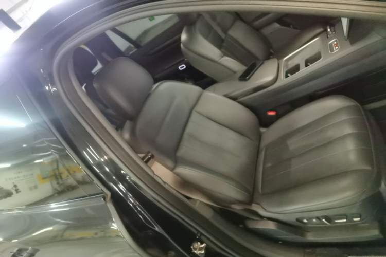 Used Nio ES8 2023 75 kWh Executive Edition Right Front Seat
