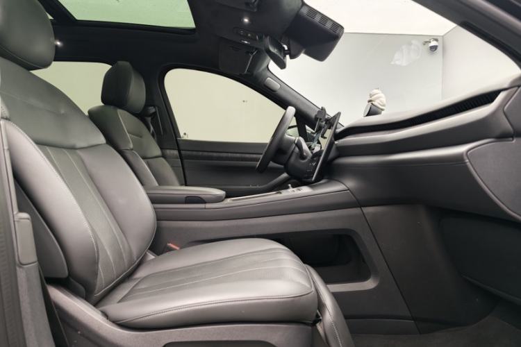 Used Nio ES8 2023 100kWh Signature Edition Right Front Seat
