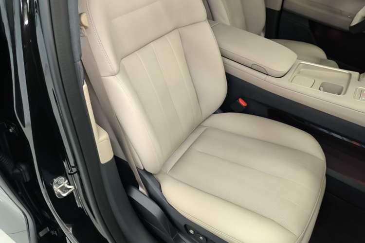 Used Nio ES8 2023 75 kWh Right Front Seat