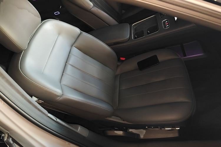 Used Nio ES8 2023 75 kWh Right Front Seat