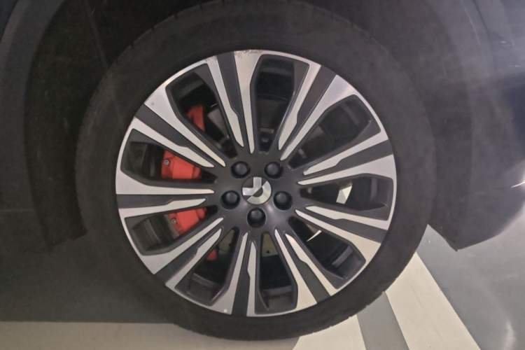 Used Nio ES8 2023 75 kWh Right Front Wheel Hub
