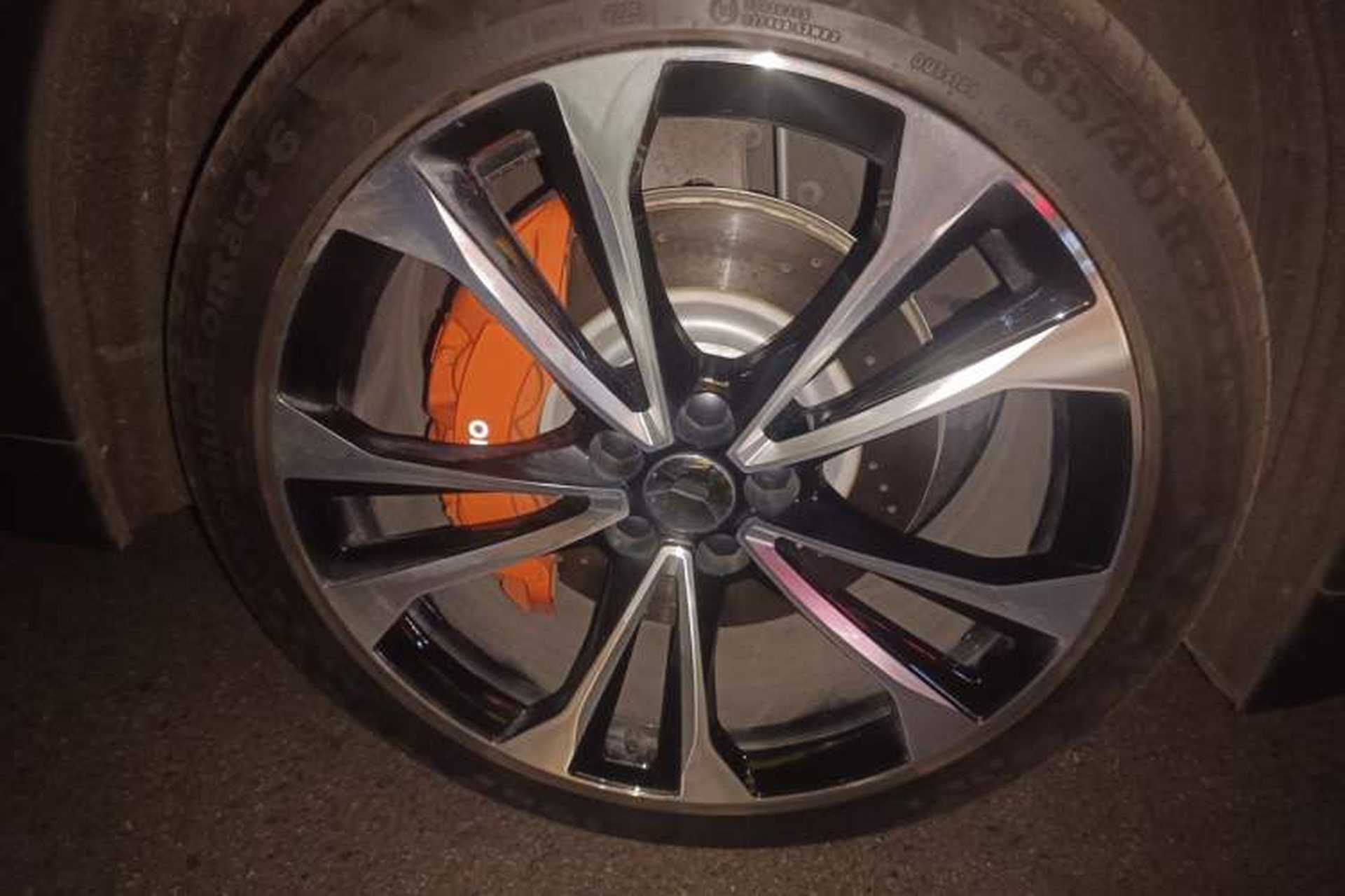 Used Nio ES8 2023 75 kWh Executive Edition Right Front Wheel Hub