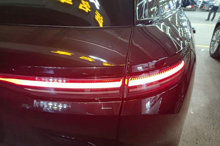 Used Nio ES8 2023 75 kWh Executive Edition Right Rear Taillight