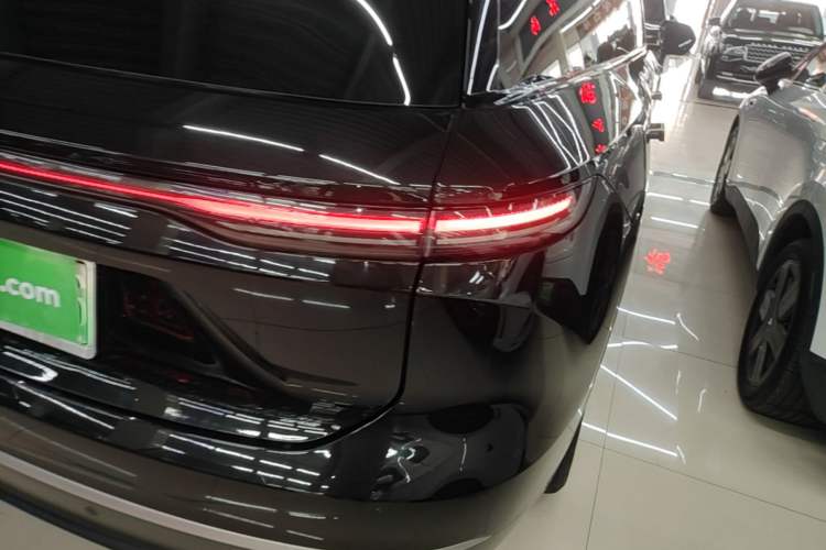 Used Nio ES8 2023 75 kWh Executive Edition Right Rear Taillight