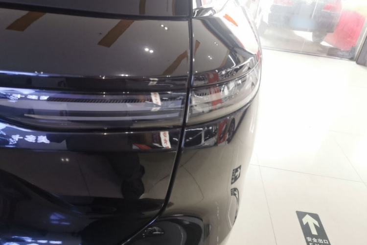 Used Nio ES8 2023 75 kWh Executive Edition Right Rear Taillight
