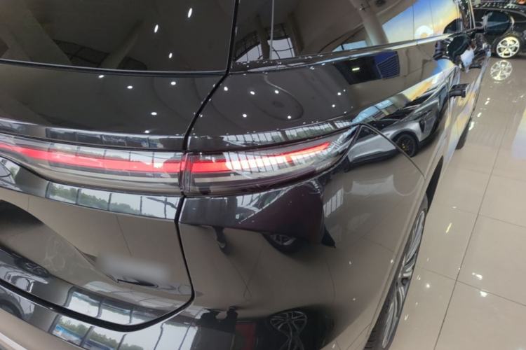 Used Nio ES8 2023 75 kWh Right Rear Taillight