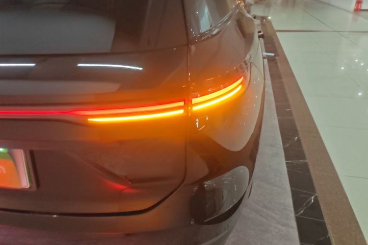 Used Nio ES8 2023 75 kWh Right Rear Taillight