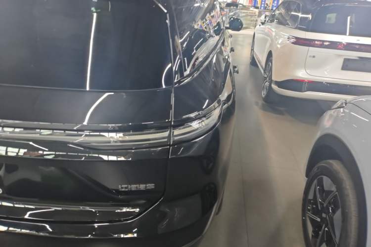 Used Nio ES8 2023 75 kWh Executive Edition Right Rear Taillight