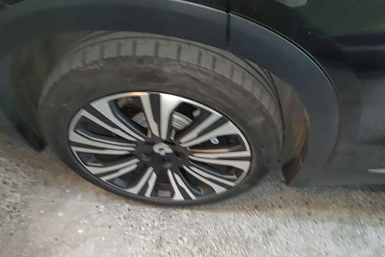 Used Nio ES8 2023 75 kWh Executive Edition Right Rear Wheel Hub