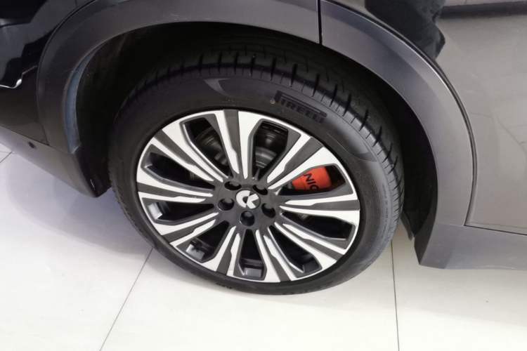Used Nio ES8 2023 75 kWh Executive Edition Right Rear Wheel Hub