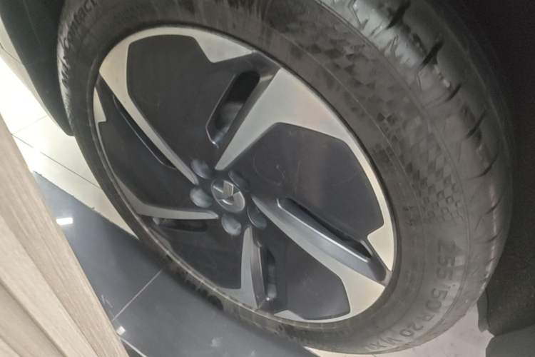 Used Nio ES8 2023 75 kWh Right Rear Wheel Hub