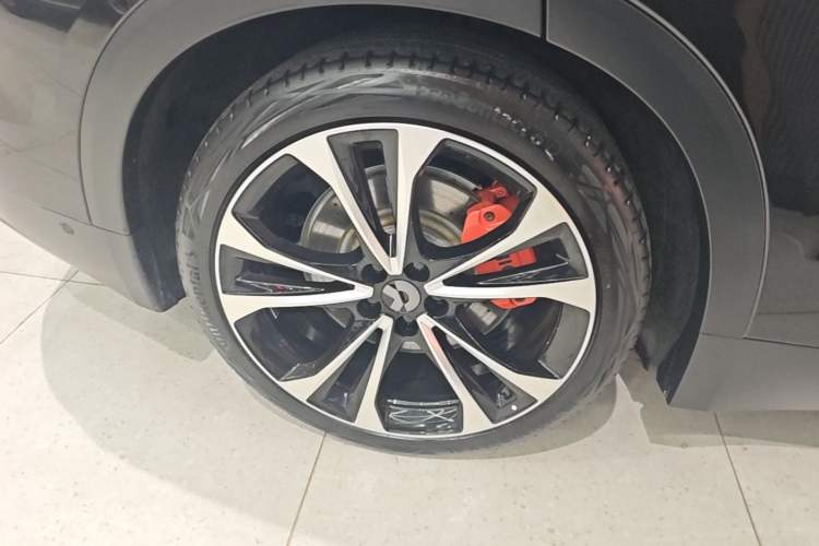 Used Nio ES8 2023 75 kWh Executive Edition Right Rear Wheel Hub