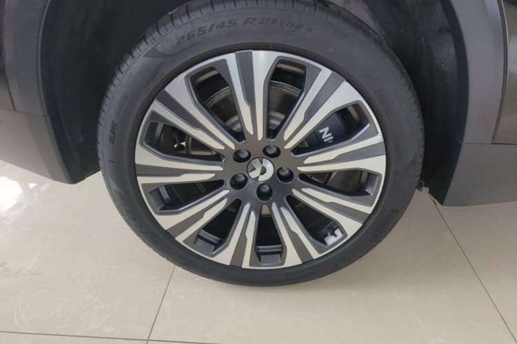 Used Nio ES8 2023 75 kWh Right Rear Wheel Hub