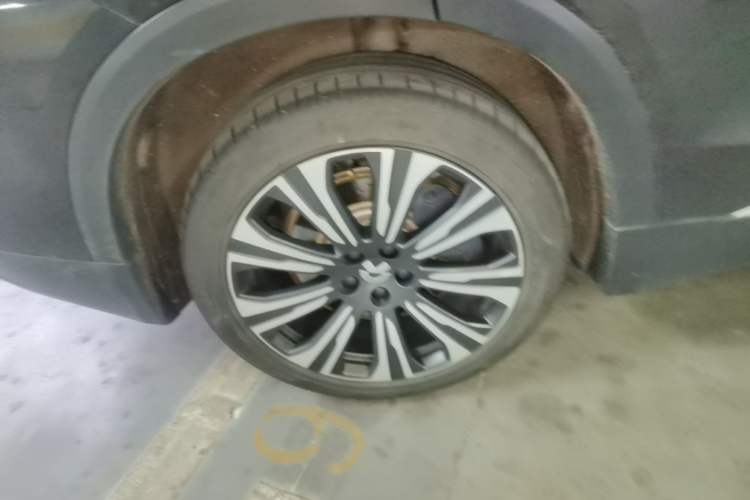 Used Nio ES8 2023 75 kWh Executive Edition Right Rear Wheel Hub