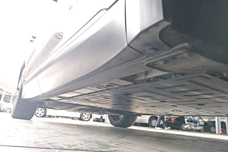 Used Nio ES8 2023 75 kWh Right Side Sill
