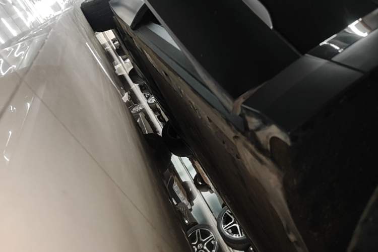 Used Nio ES8 2023 75 kWh Executive Edition Right Side Sill