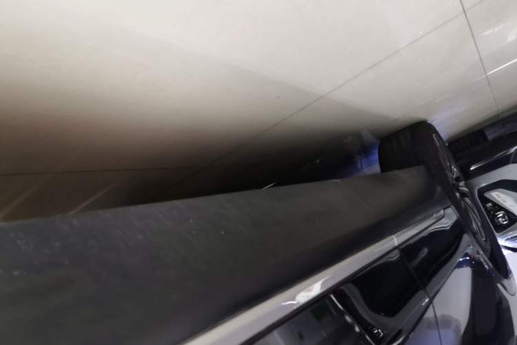 Used Nio ES8 2023 75 kWh Executive Edition Right Side Sill