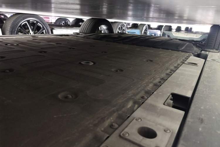 Used Nio ES8 2023 100kWh Right Side Sill