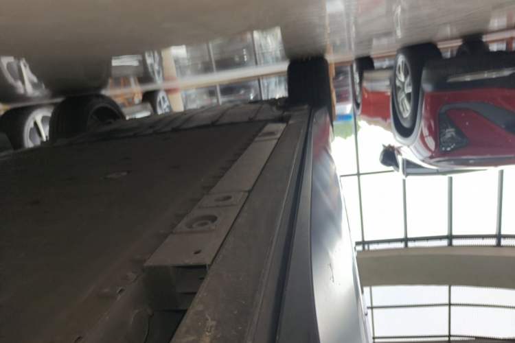 Used Nio ES8 2023 75 kWh Right Side Sill