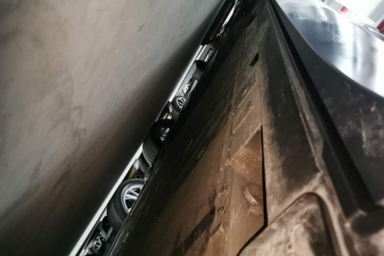 Used Nio ES8 2023 100kWh Signature Edition Right Side Sill