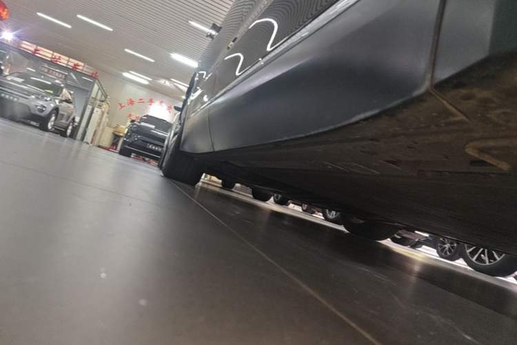 Used Nio ES8 2023 75 kWh Executive Edition Right Side Sill