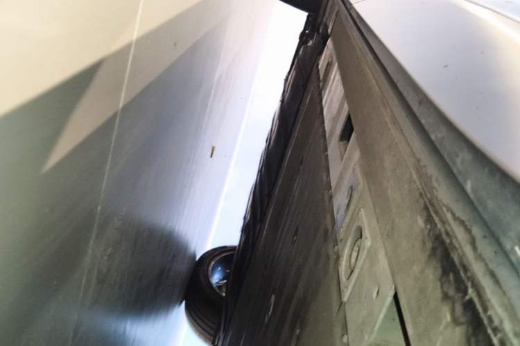 Used Nio ES8 2023 100kWh Right Side Sill