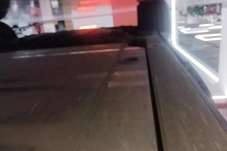 Used Nio ES8 2023 75 kWh Executive Edition Right Side Sill