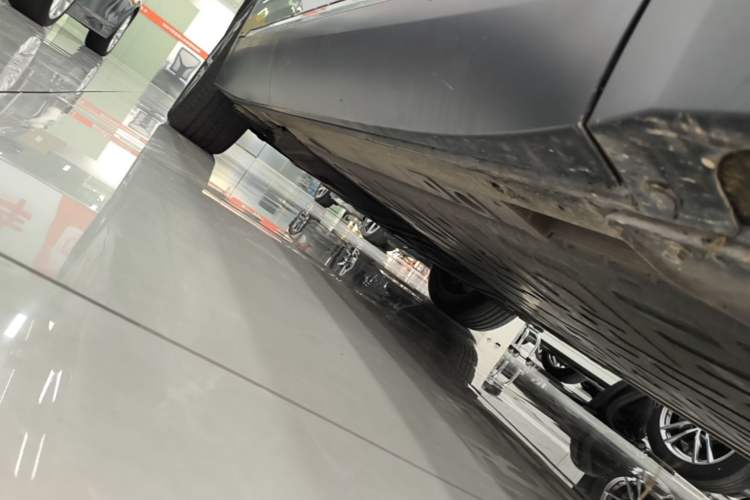 Used Nio ES8 2023 75 kWh Right Side Sill