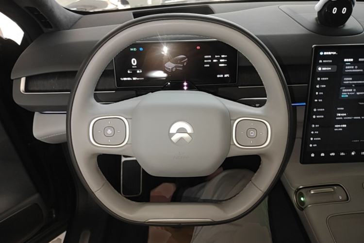 Used Nio ES8 2023 75 kWh Executive Edition Steering Wheel