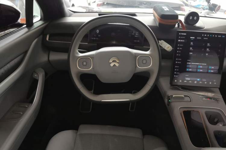 Used Nio ES8 2023 75 kWh Executive Edition Steering Wheel