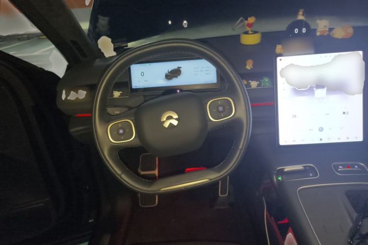 Used Nio ES8 2023 75 kWh Executive Edition Steering Wheel