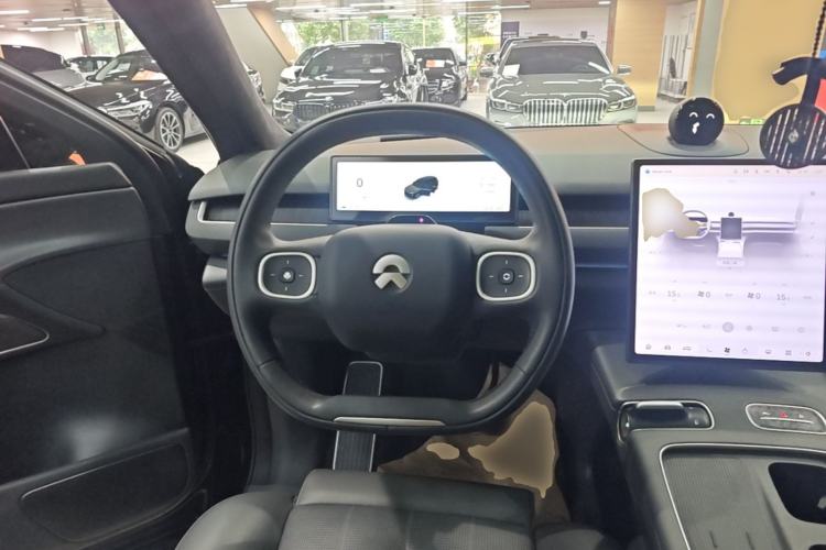 Used Nio ES8 2023 75 kWh Executive Edition Steering Wheel