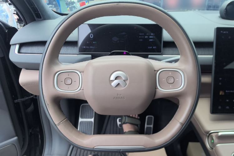 Used Nio ES8 2023 75 kWh Steering Wheel