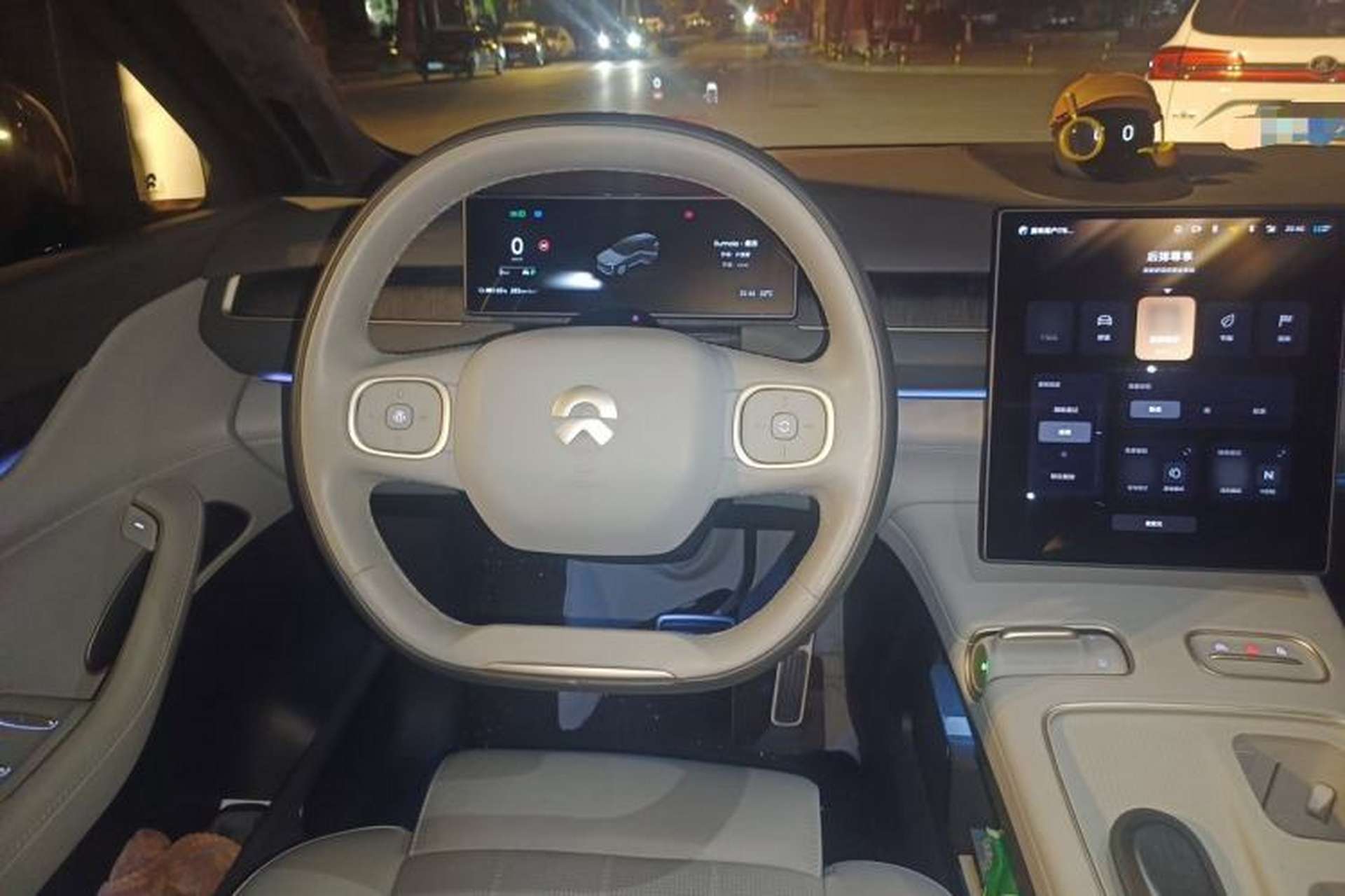 Used Nio ES8 2023 75 kWh Executive Edition Steering Wheel