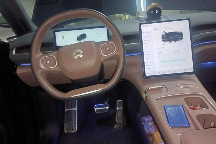 Used Nio ES8 2023 75 kWh Executive Edition Steering Wheel