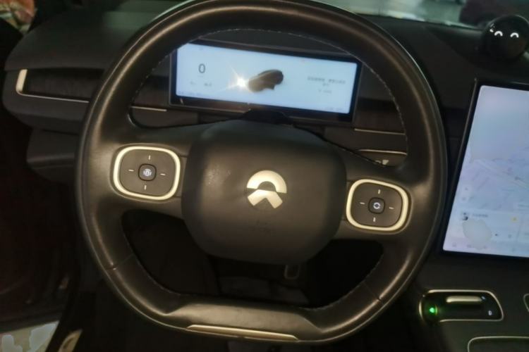 Used Nio ES8 2023 75 kWh Executive Edition Steering Wheel