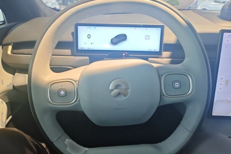 Used Nio ES8 2023 75 kWh Executive Edition Steering Wheel