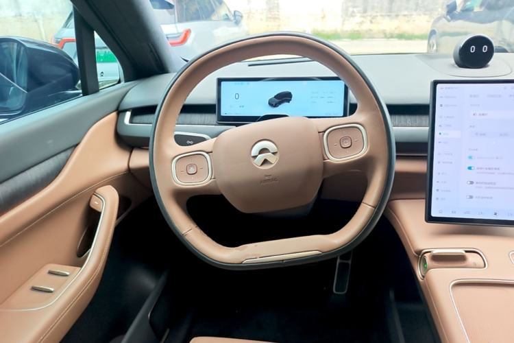 Used Nio ES8 2023 75 kWh Steering Wheel