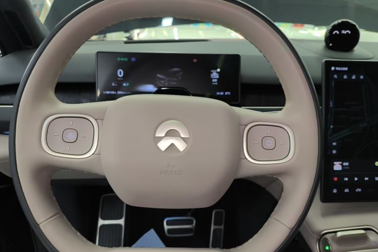 Used Nio ES8 2023 75 kWh Steering Wheel