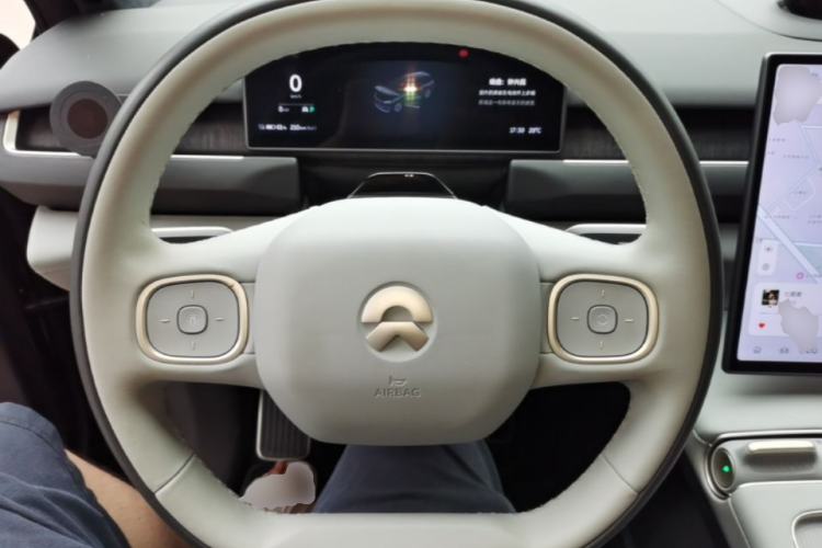 Used Nio ES8 2023 75 kWh Executive Edition Steering Wheel
